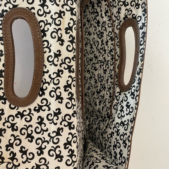 HOBO International large brown leather clutch. - Picture 7 of 8